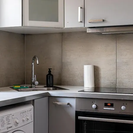 Metro Ratusz Arsenal Homely * ורשה