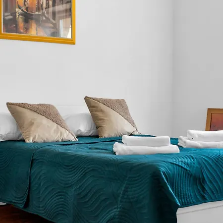 Metro Ratusz Arsenal Homely ורשה