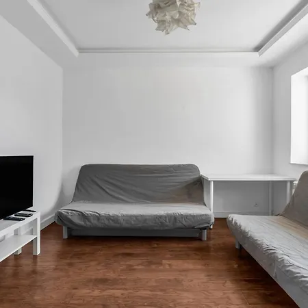 Metro Ratusz Arsenal Homely * ורשה