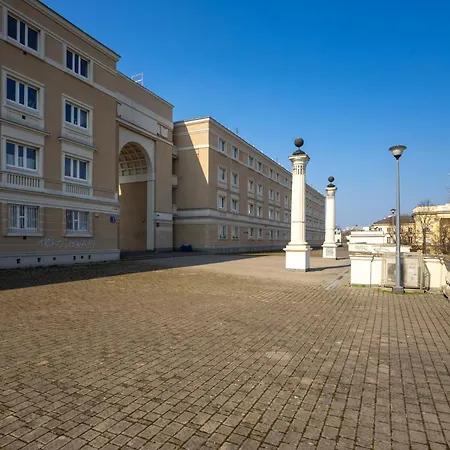 Metro Ratusz Arsenal Homely