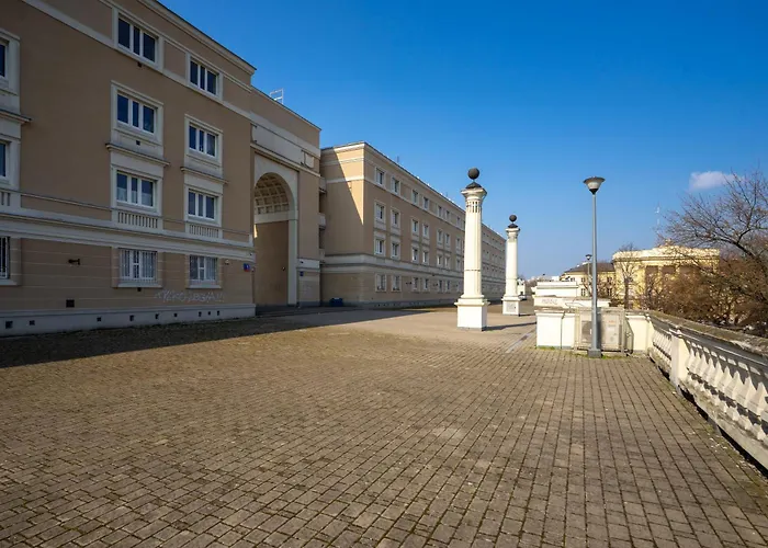 Metro Ratusz Arsenal Homely